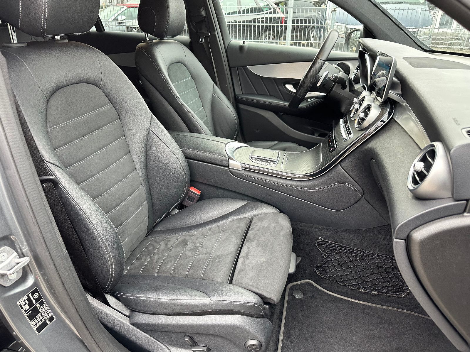 Fahrzeugabbildung Mercedes-Benz GLC 200 d 4 MATIC COUPE AMG PAKET*AHK+KAM*