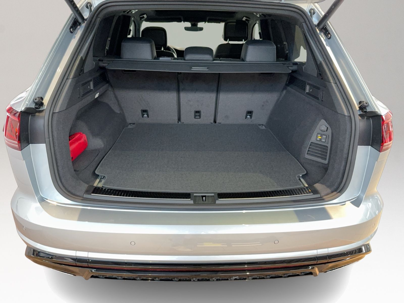 Touareg 3.0 TDI R-Line FINAL EDITION, Pano, AHK,