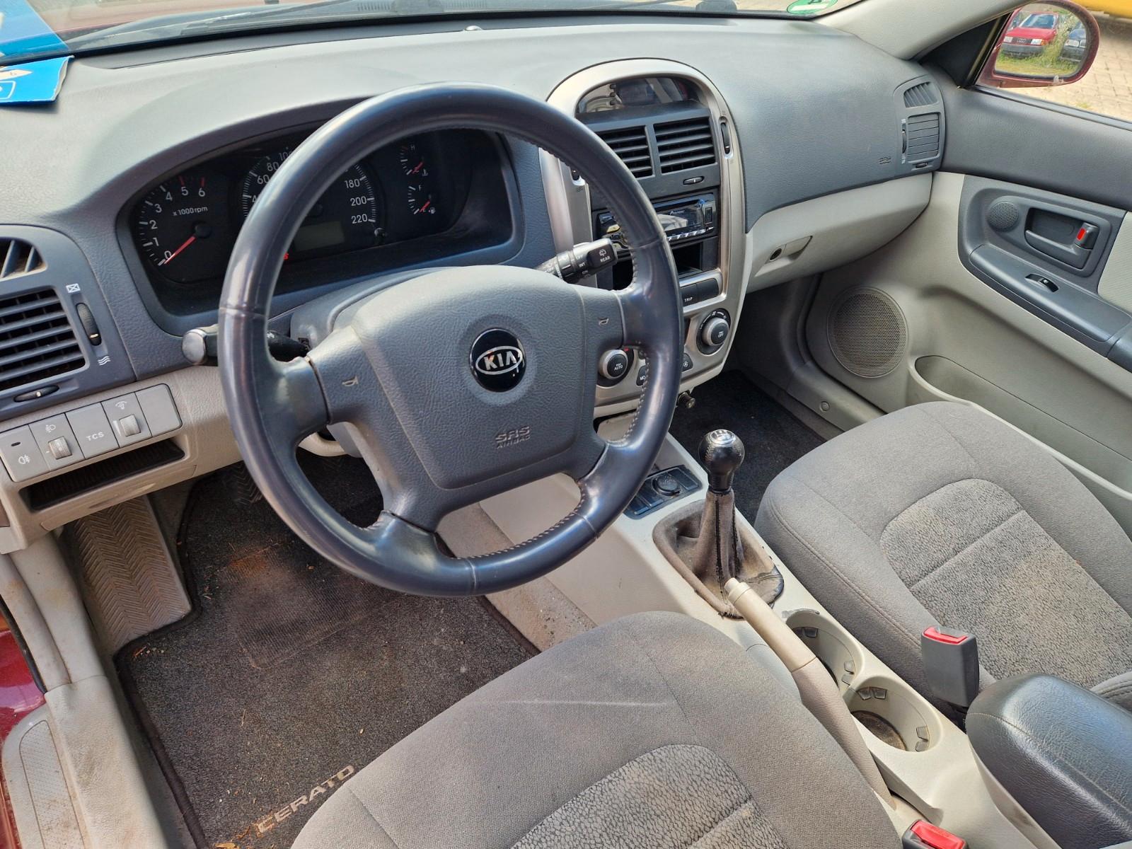 Kia Cerato 2005 — photo 11