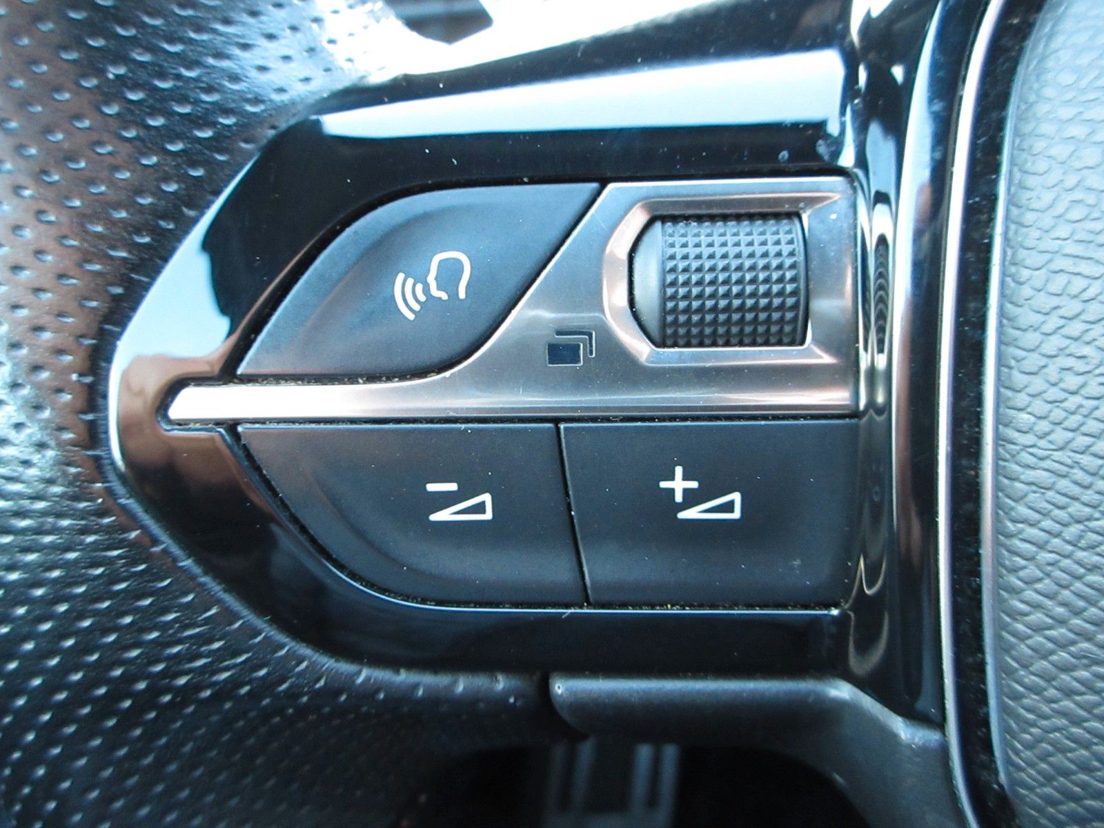 Fahrzeugabbildung Peugeot 5008 GT-LINE 1.5D LED/SHZ/VOLLLEDER/360°CAM