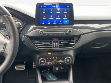 Fotografie des Ford Focus 1.0 Limo ST-Line Automatik LED Panorama