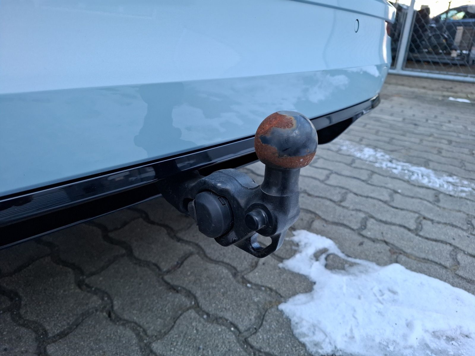 Fahrzeugabbildung Volkswagen Golf VIII Variant eTSI R-Line DSG LED AHK Navi H