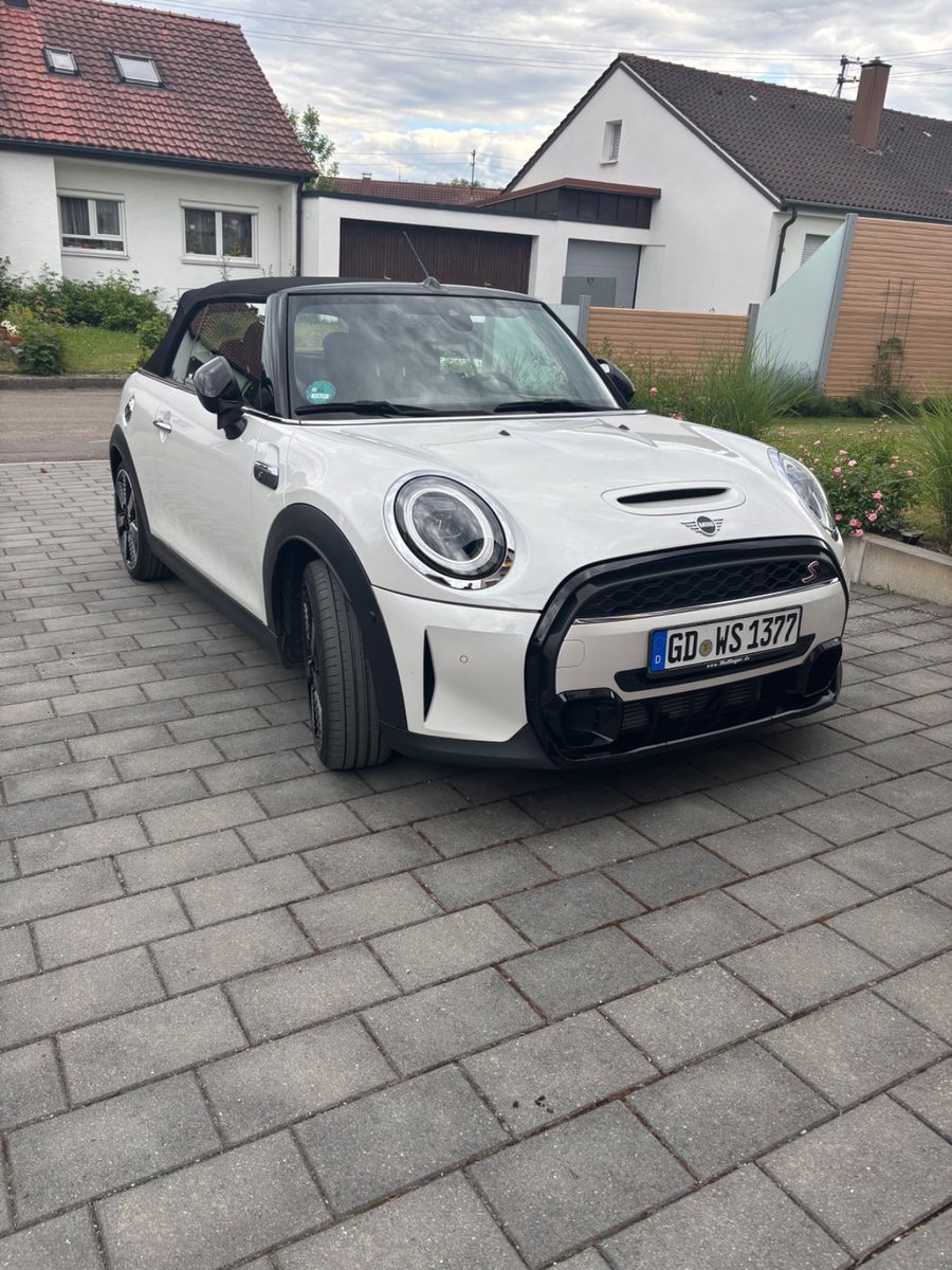 MINI Cooper S Cabrio Yours Trim und Premium Paket