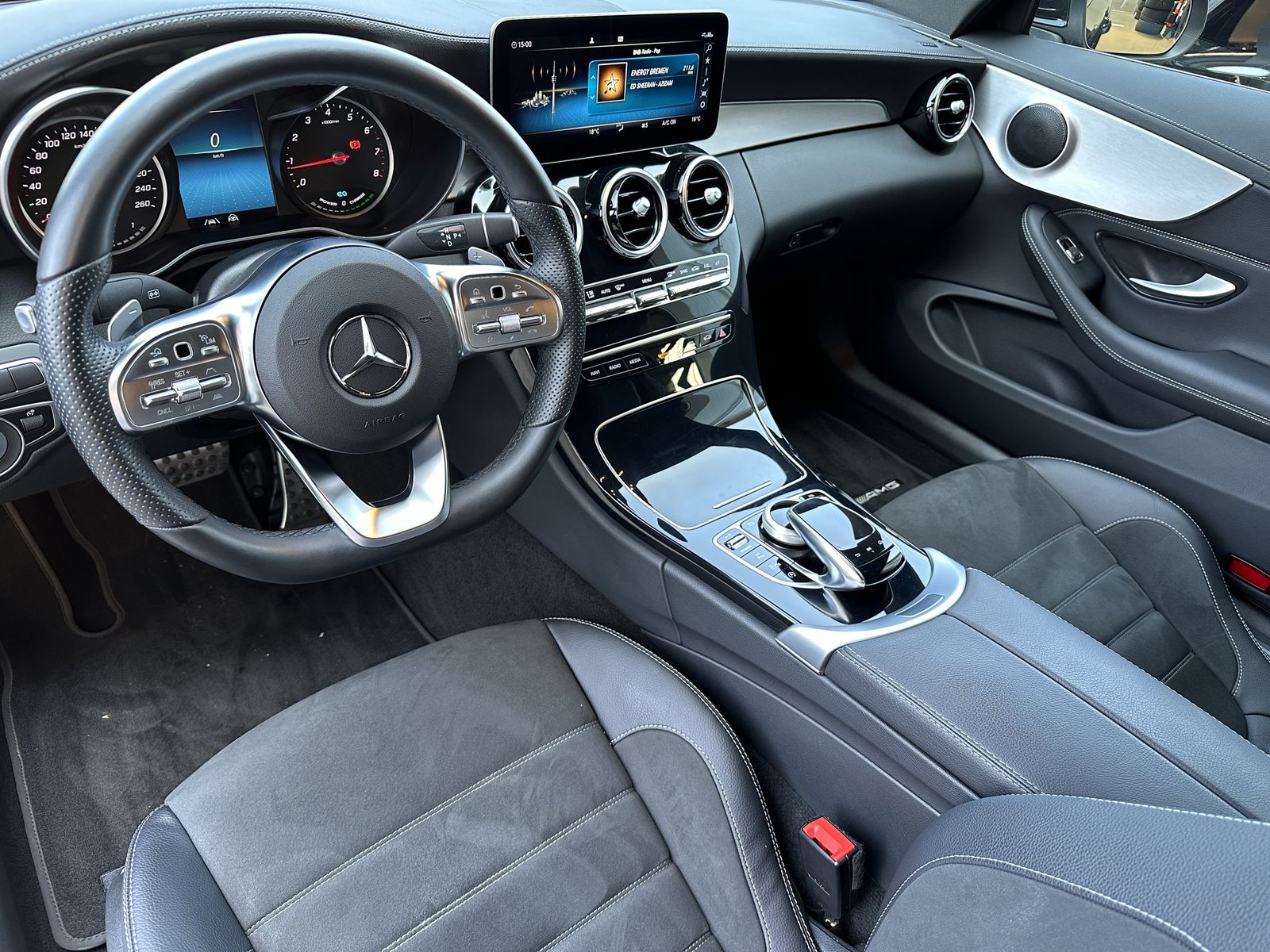 Fahrzeugabbildung Mercedes-Benz C 300 4M AMG-Line NAV+LED+KAMERA+CARPLAY+19ZO+1H