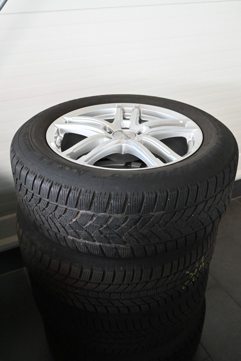Fahrzeugabbildung Mercedes-Benz GLC 300 de 4MAT. °ACC°AHK°AIRMATIC°HUD°KEYLESS°
