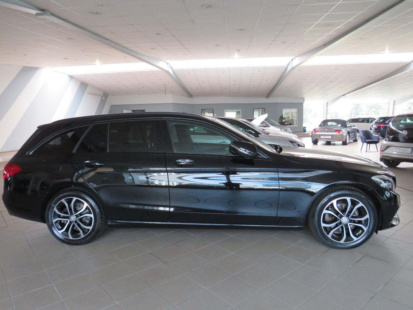 Fahrzeugabbildung Mercedes-Benz C 200Td*Night*Pano*Sound*Standh*Leder*LED *COMAN