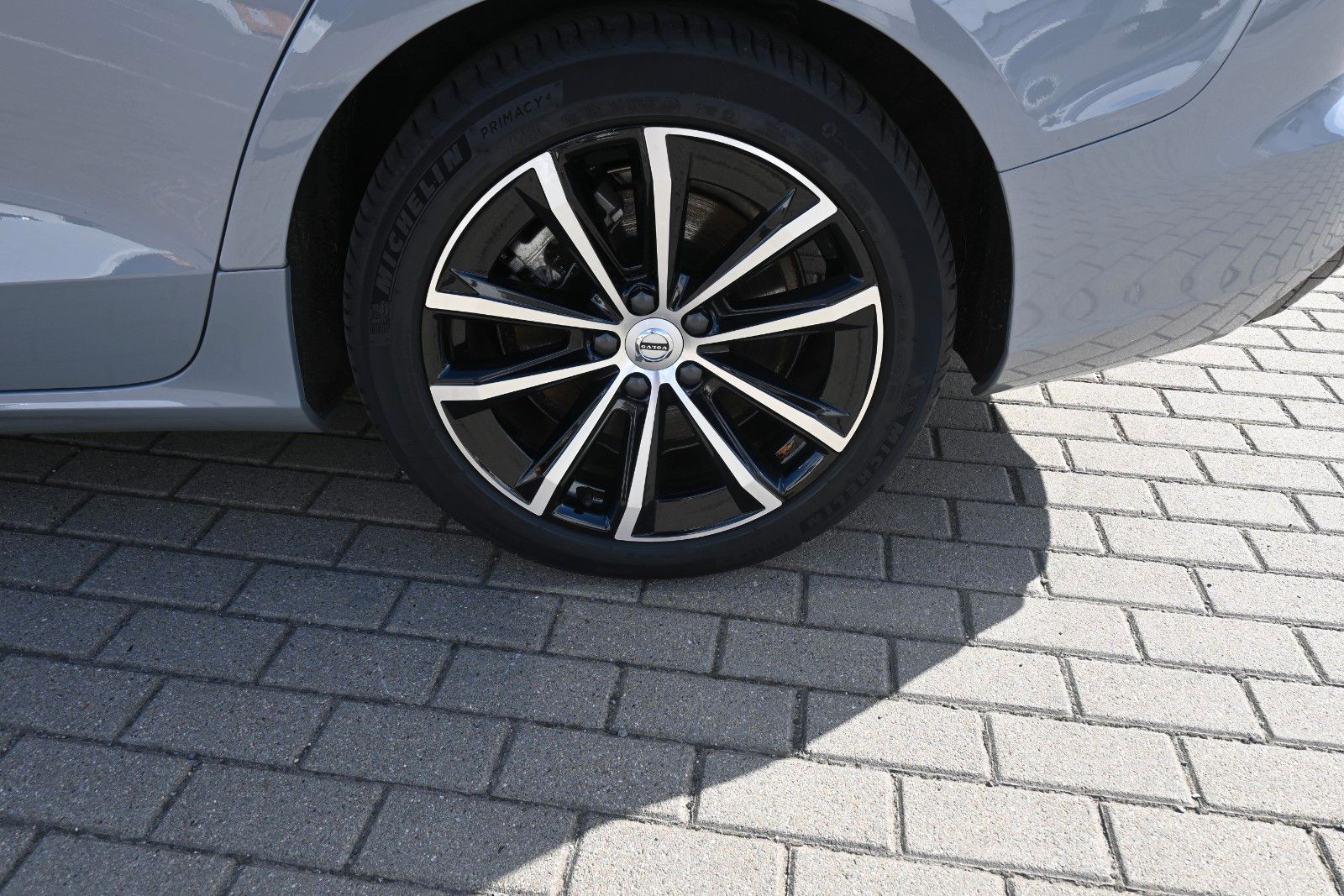 Fahrzeugabbildung Volvo V60 T6 Plus Dark AWD*AHK*Elekt.Sitze*75KM RW*