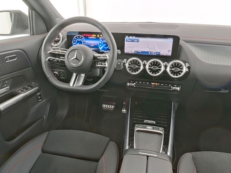 Fahrzeugabbildung Mercedes-Benz EQA 300 4M BONUS+AMG+AHK+360°+DISTRO+LHZG+CARPL+