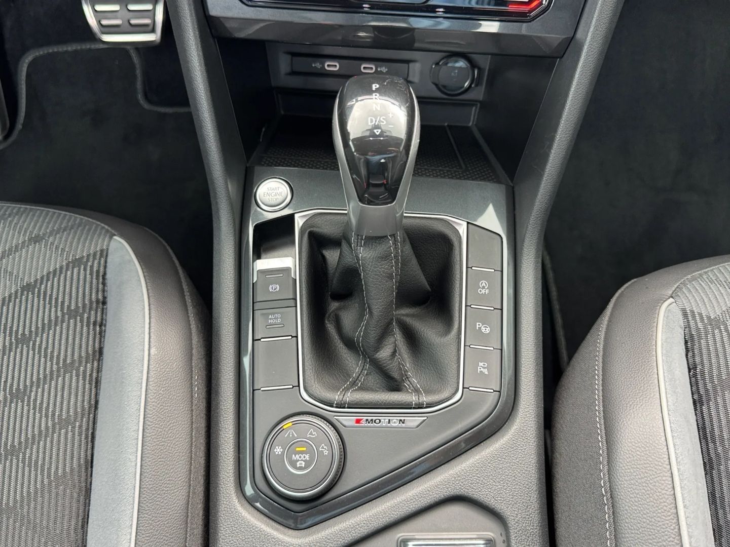 Tiguan 2.0 TDI 4M R-LINE *AHK*MATRIX*EASYOPEN*