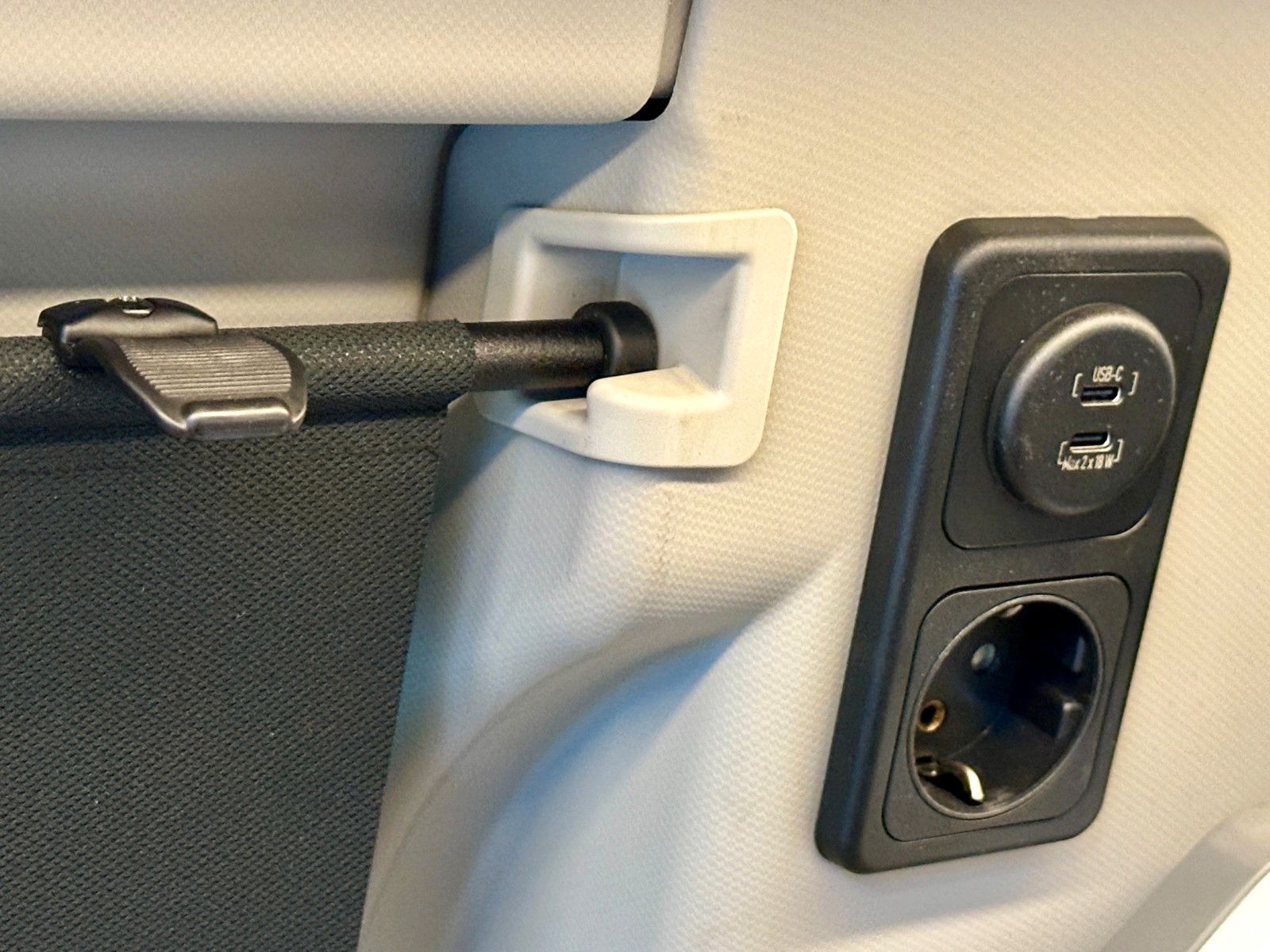 Vehicle image: Ford Nugget L1 Titanium | New Model V710