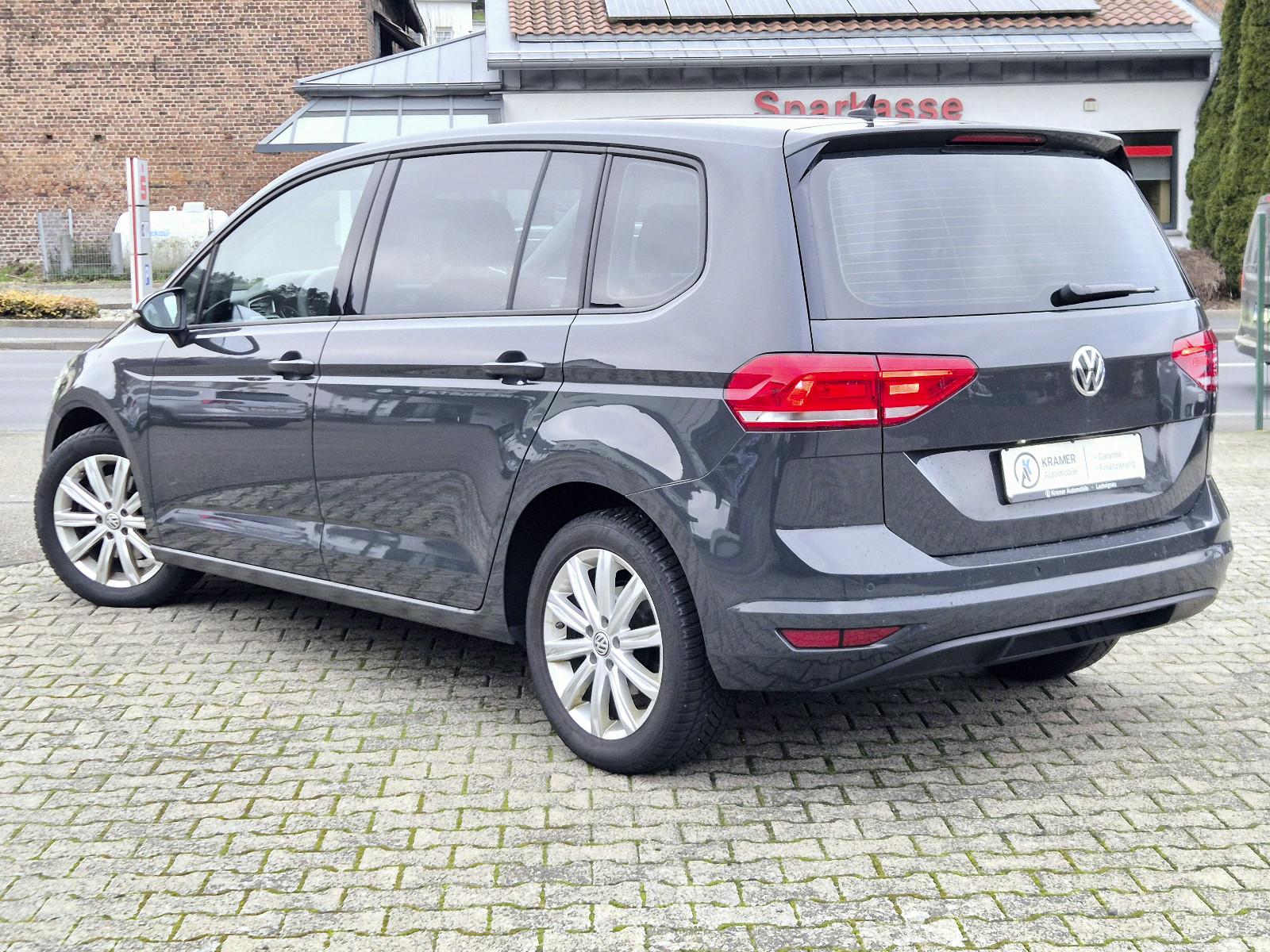 Volkswagen Touran 1.6 TDI  DSG  / Navi / LED / SHZ