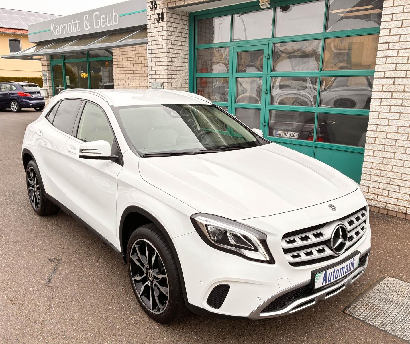 MERCEDES-BENZ GLA 200 *Lederausstattung*LED-Scheinwerfer*