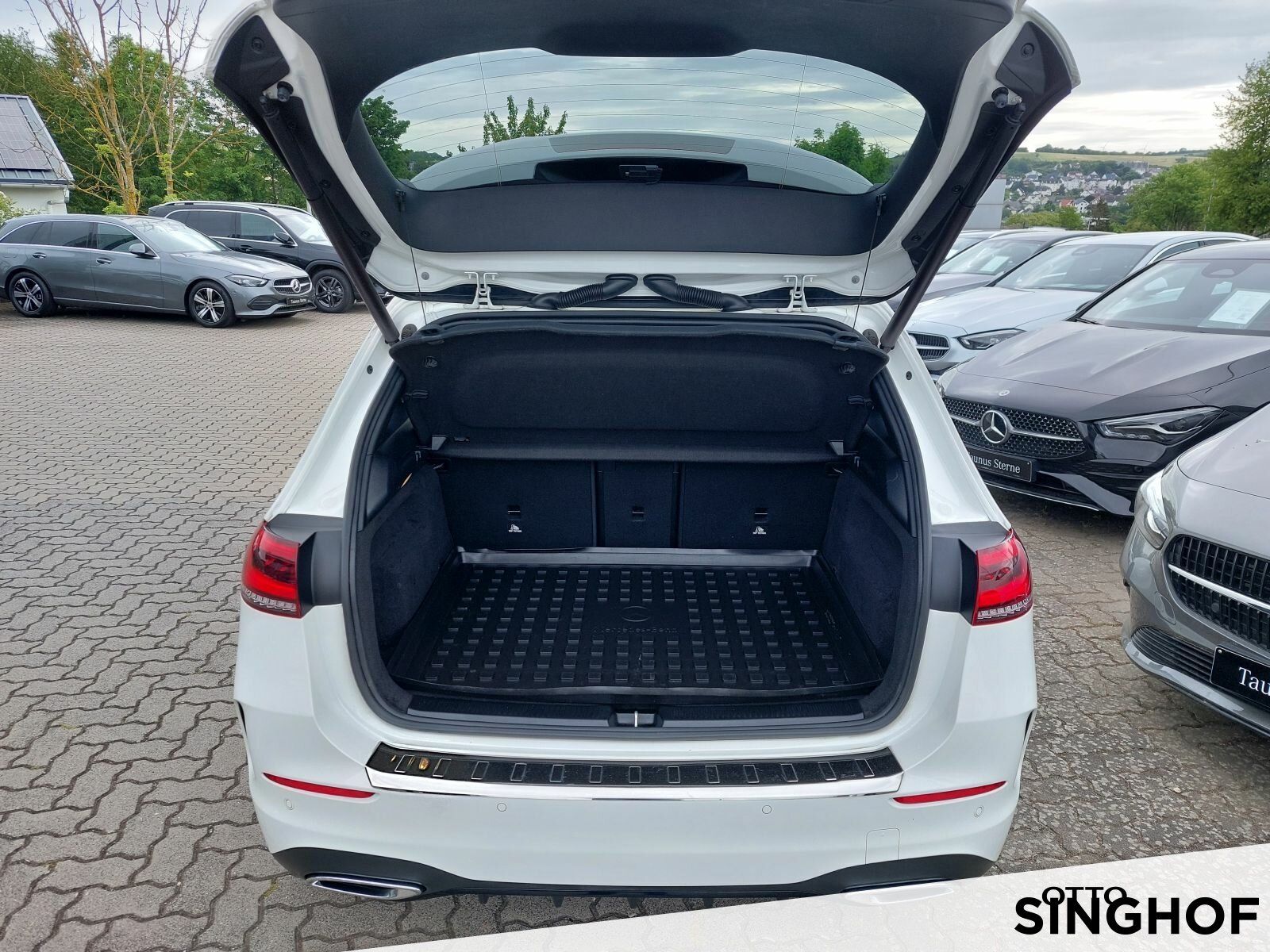 Fahrzeugabbildung Mercedes-Benz B 200 AMG Night+AHK+LED+Navi+Rü Kam+el.Heck+TOTW