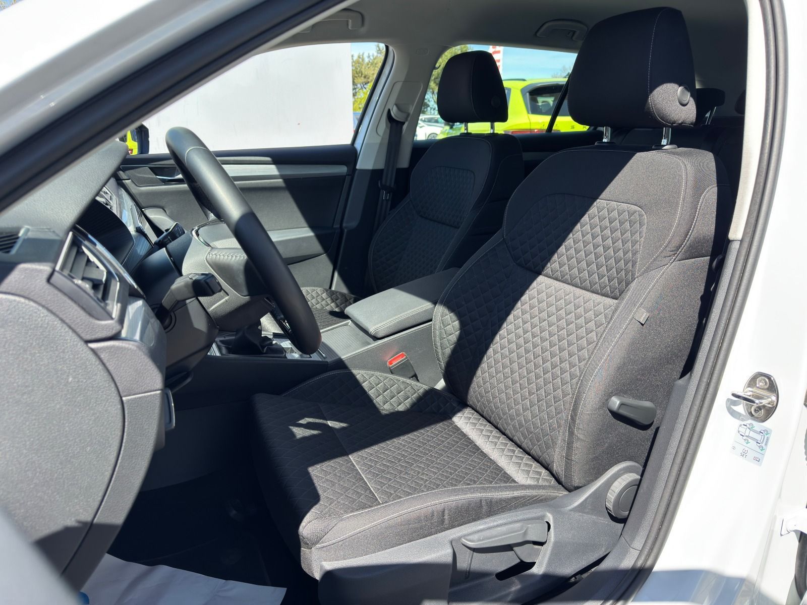 Fahrzeugabbildung SKODA Superb Combi 2.0 TDI 6-Gang*LED*PDC*SmartLink