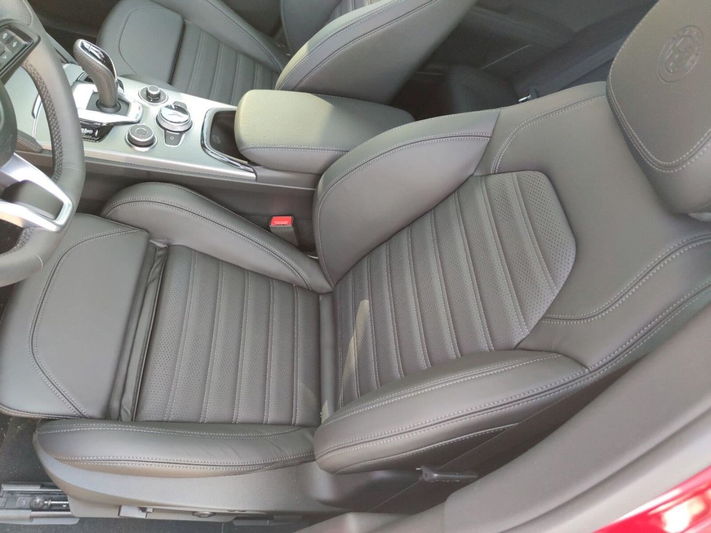 Fahrzeugabbildung Alfa Romeo Stelvio Veloce Q4 2.0 Turbo-21 Zoll-Panoramadach