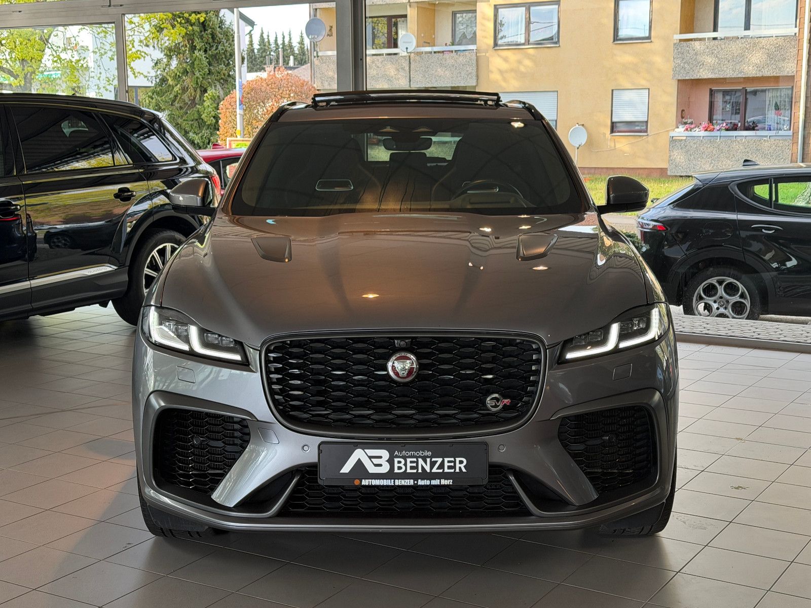 Fahrzeugabbildung Jaguar F-PACE SVR /PANO/MERIDIAN/360°KAM/HUD/AMBIENTE
