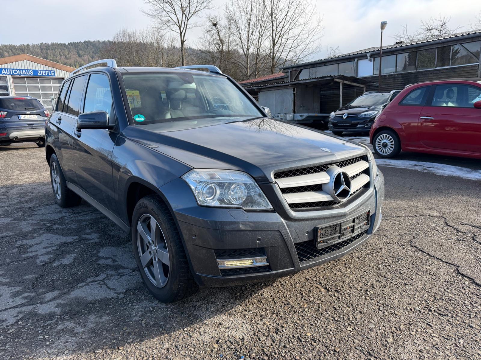 Mercedes-Benz GLK350 2011 — rear view