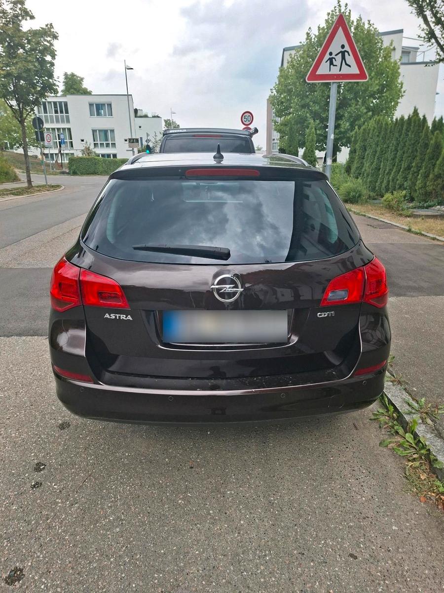 Opel Astra 2012 — photo 5