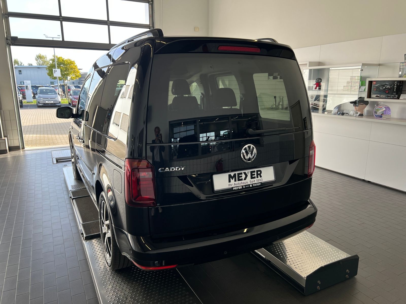 Fahrzeugabbildung Volkswagen Caddy Comfortline 1.4 TSI DSG *Navi, Bi-Xenon, A