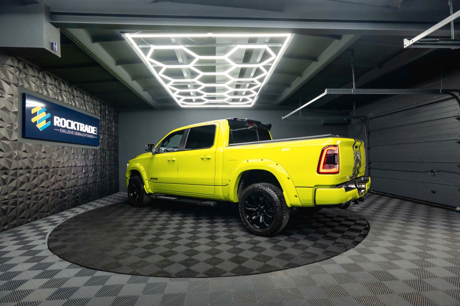 Fahrzeugabbildung Dodge RAM 5.7 V8 4x4 OFFROAD ACID YELLOW Edition LED