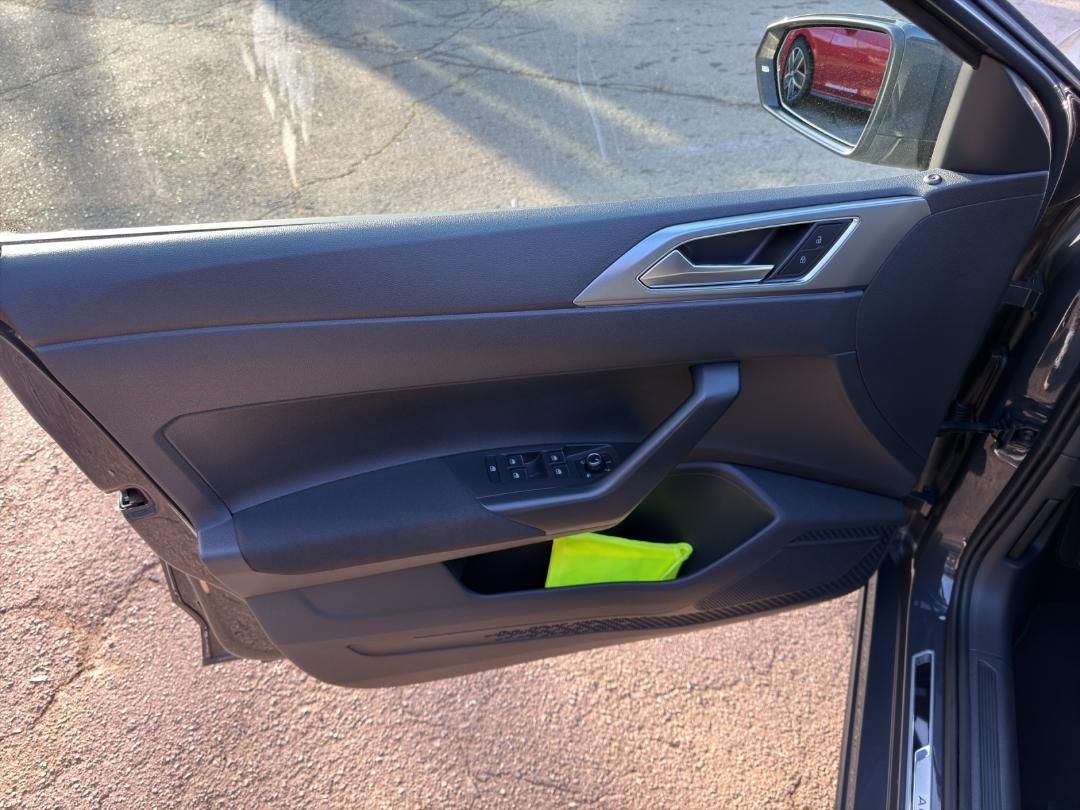 Fahrzeugabbildung Volkswagen Polo VI 1.0 TSI Active Navi,SHZ,Klimaaut.,PDC,LM