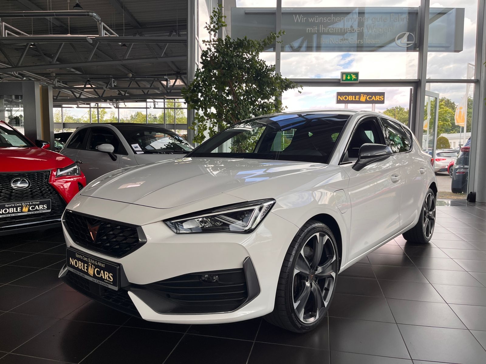 Fahrzeugabbildung CUPRA Leon VZ e-Hybrid LED ACC NAV RFK SHZ 19"