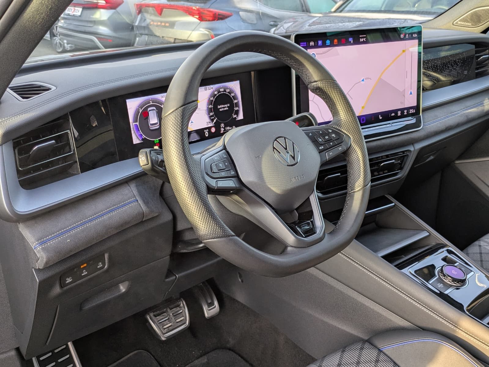 Fahrzeugabbildung Volkswagen Tayron 2.0 TDI 4M R-Line BLACK*7Si*MATRIX*PANO