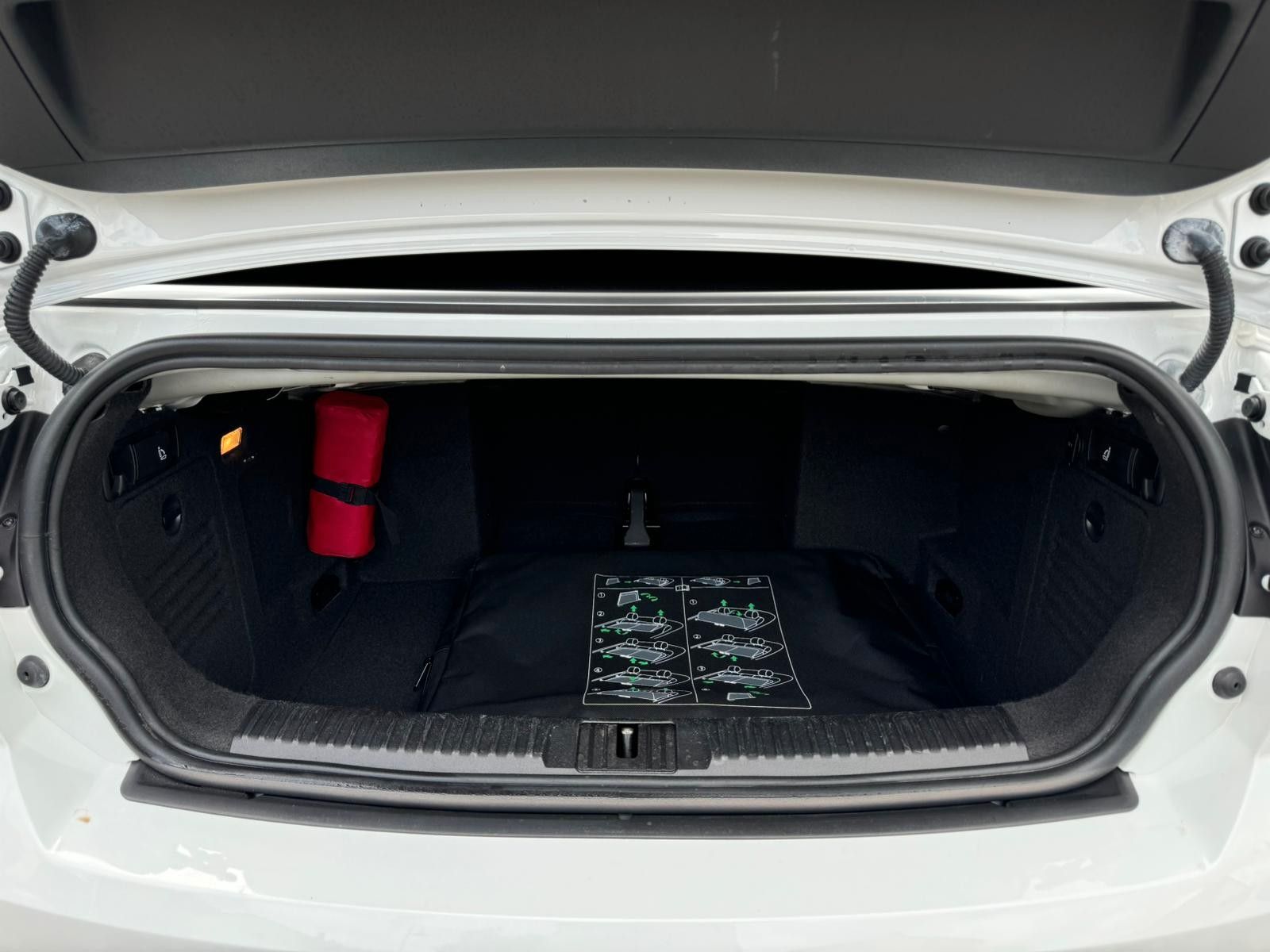 Fahrzeugabbildung Volkswagen Golf VI 1.6 TDI Cabriolet Basis BMT