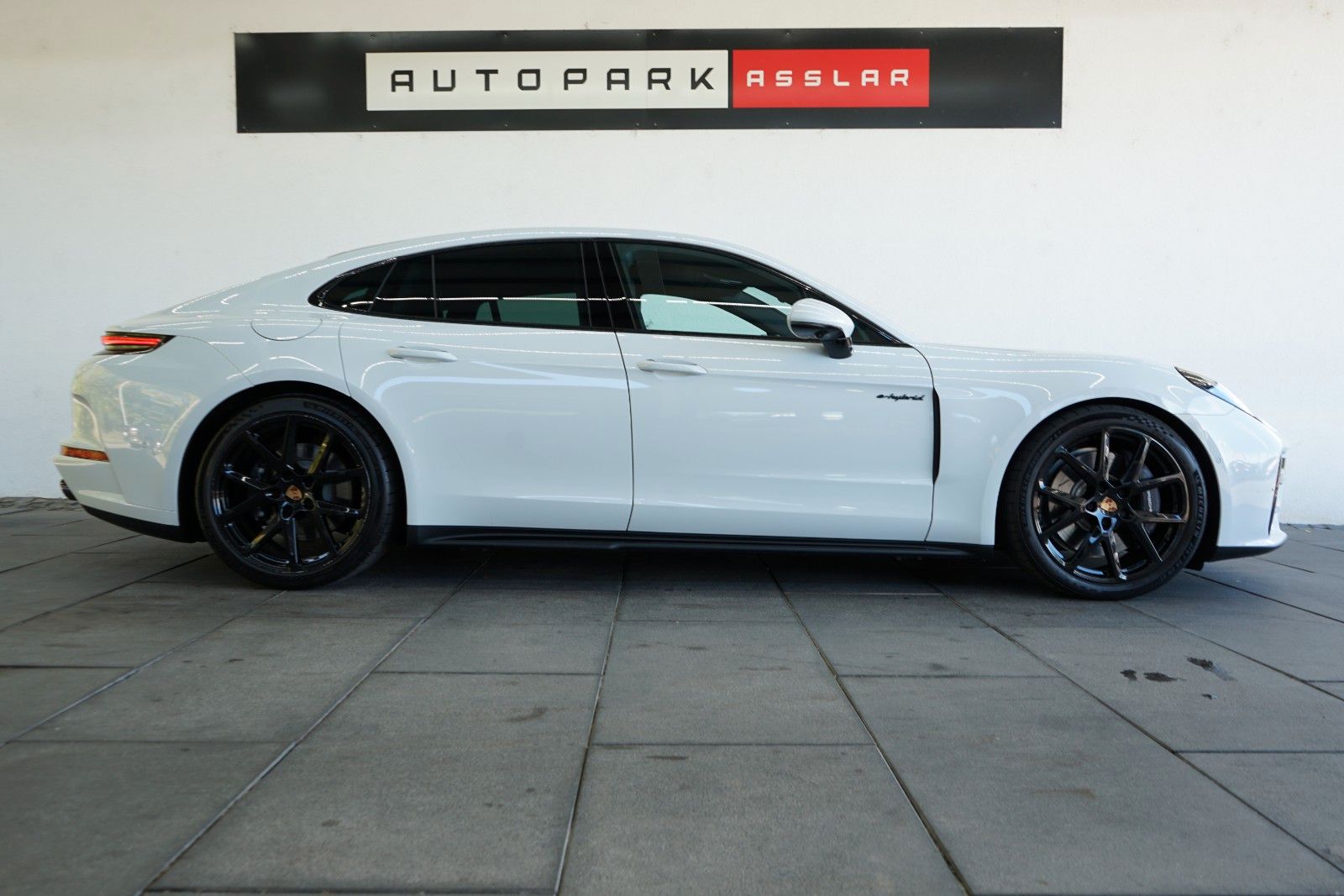 Porsche Panamera 2025, 2.9 hibrīds, Automāts, Sedans, Balts — Latvijā