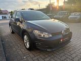 Volkswagen Golf VII Lim. Cup BMT*NAV*AHK*PDC*SHG*1.Hand - Volkswagen in Neubrandenburg
