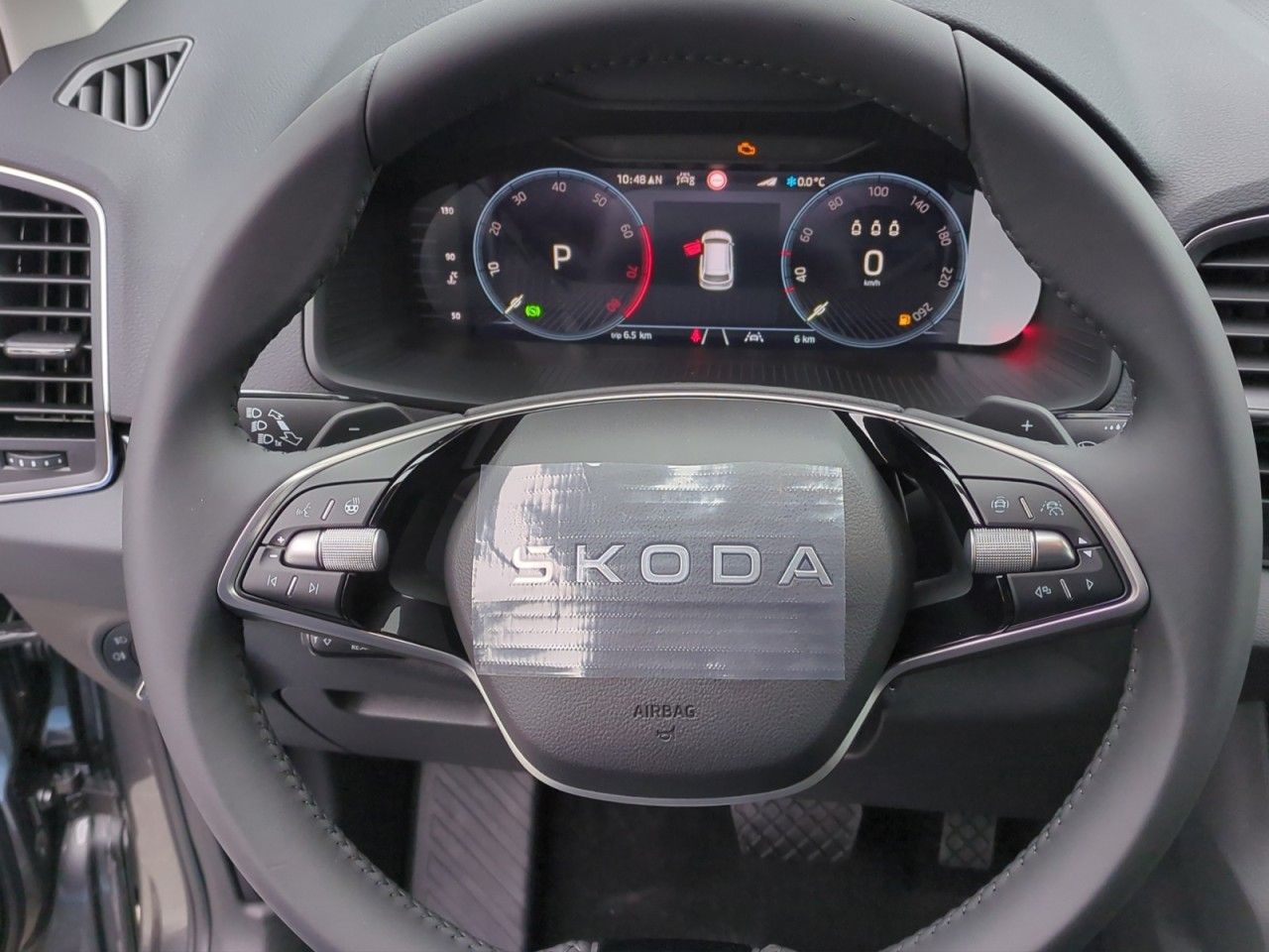 Fahrzeugabbildung SKODA Karoq Selection Style TSI DSG - AHK, Navi, uvm.