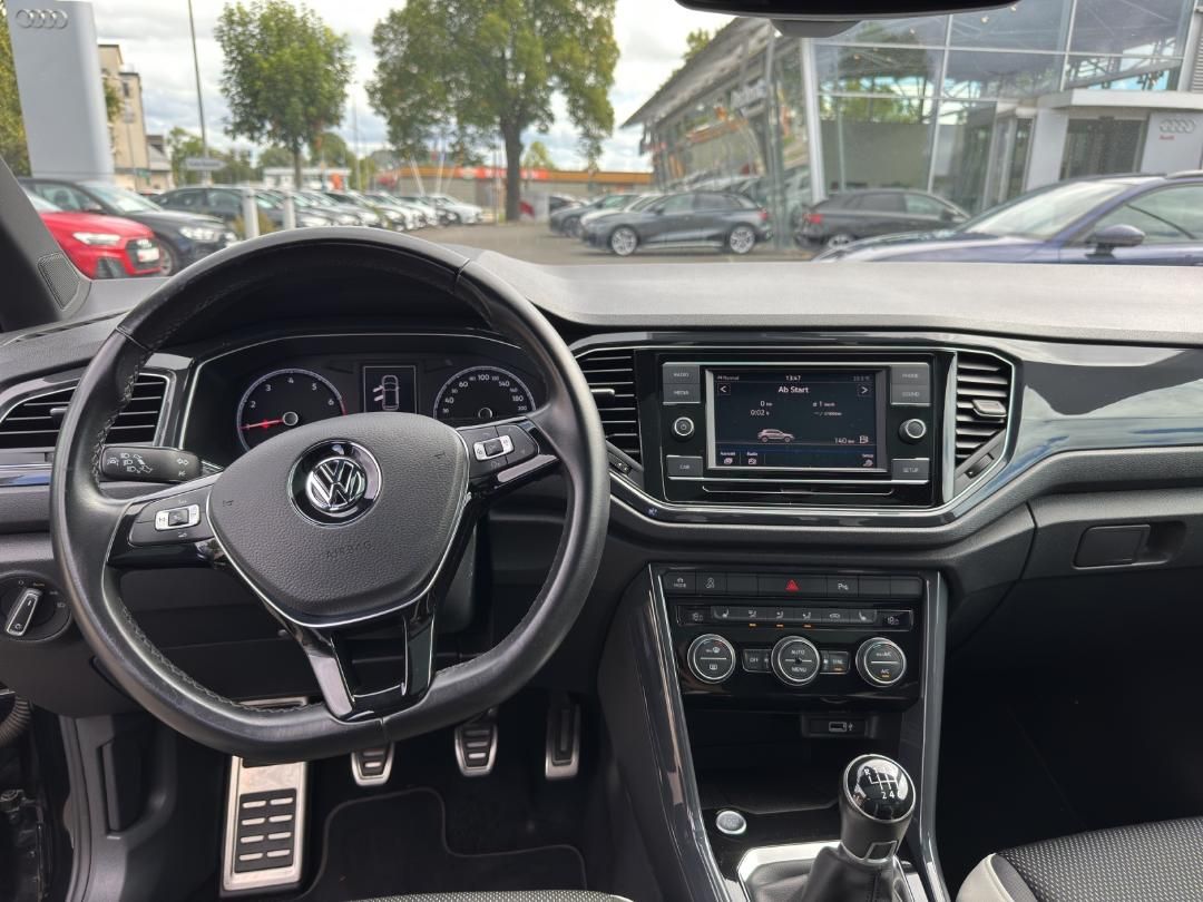 Fahrzeugabbildung Volkswagen T-ROC Sport 1.5l,110 KW,Sport, Deep Black Perlef