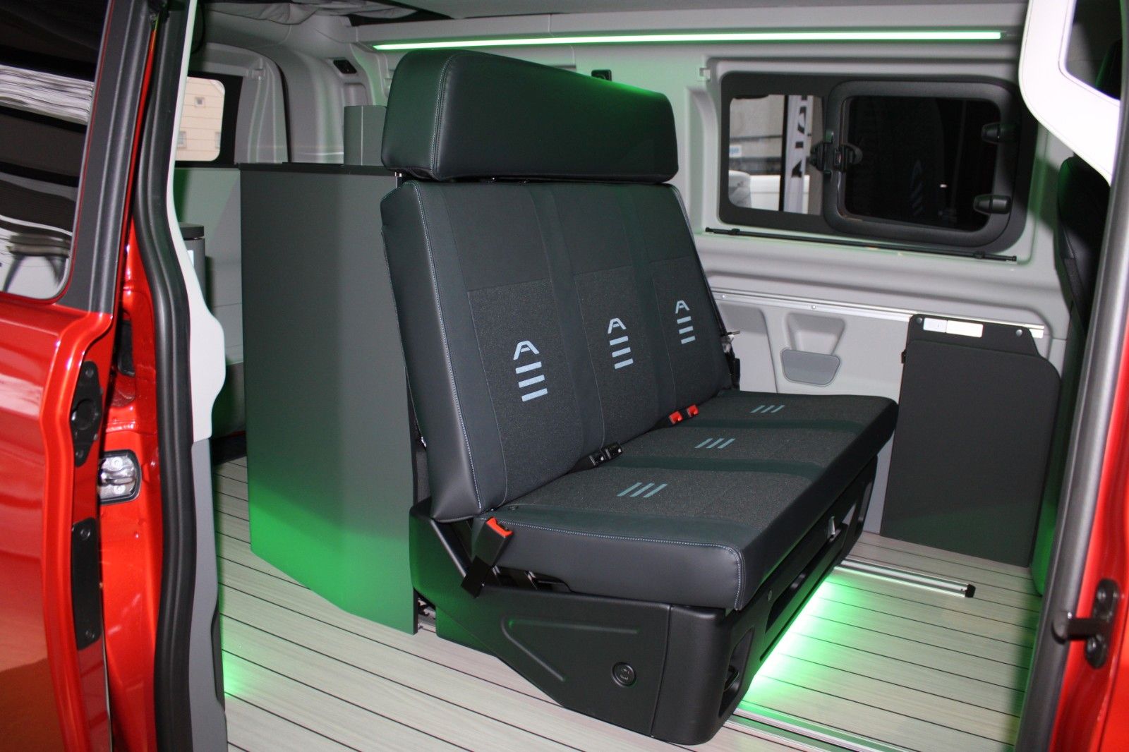 Fahrzeugabbildung Ford NUGGET L1 Active MARKISE + Aufstelldach SOFORT