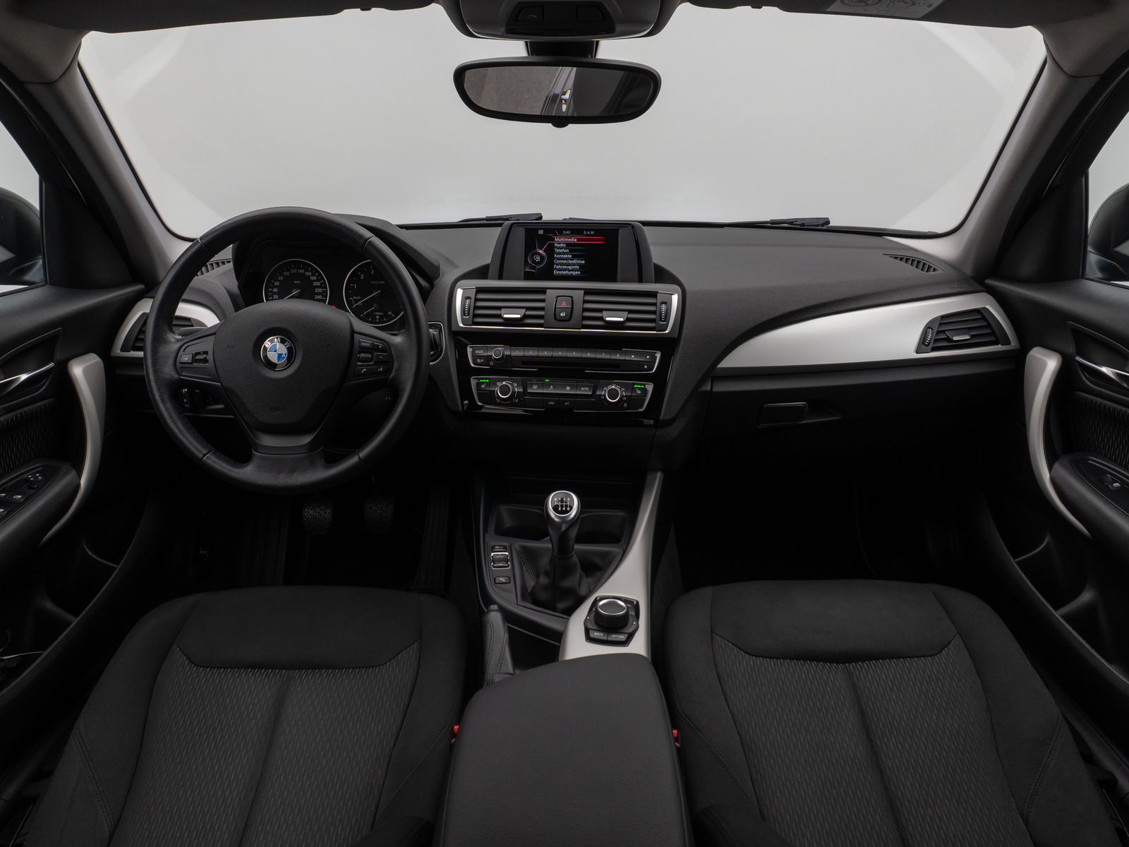 Fahrzeugabbildung BMW 118i Parkassist Sitzheizg USB Regensensor 8fach