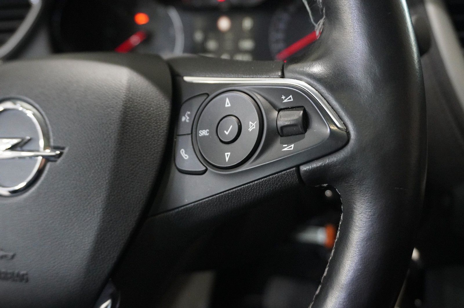 Fahrzeugabbildung Opel Grandland (X) 1.5D  EDIT. NAVI/LED/KAMERA/SH/AHK