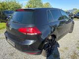Volkswagen Golf VII Lounge BMT Navi*PDC*Temp*Carplay*StHZ - Cars in München