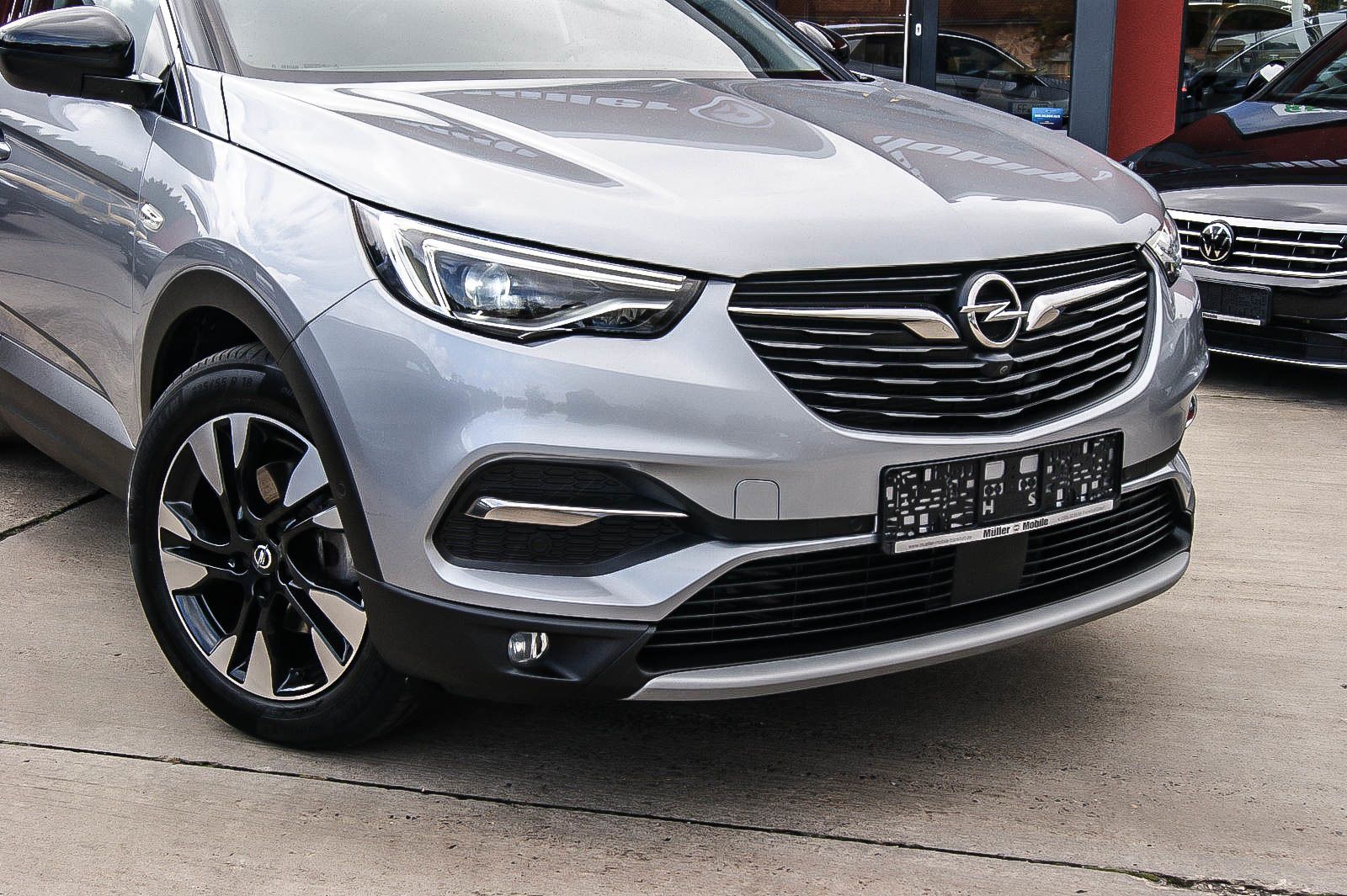 Fahrzeugabbildung Opel Grandland X 1.6 Ultimate Aut. PANORAMA LEDER ACC