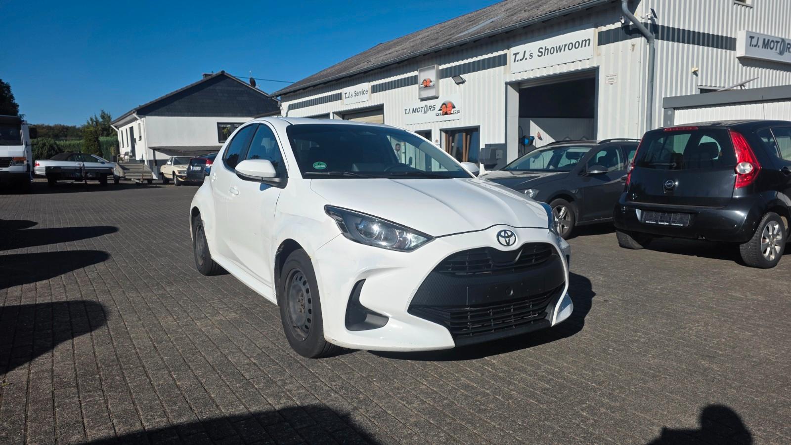 Toyota Yaris Hybrid Business Edition