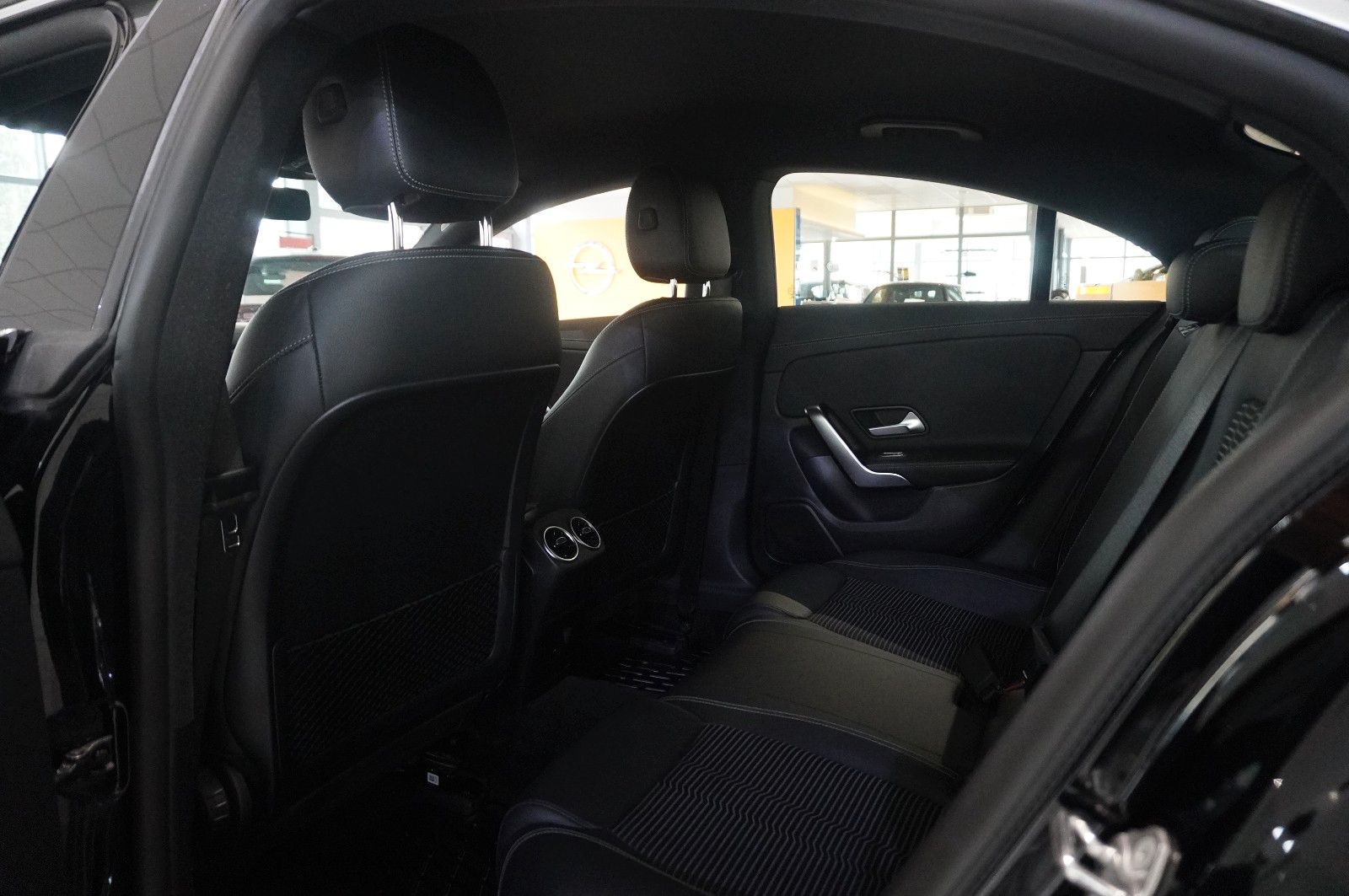 Fahrzeugabbildung Mercedes-Benz CLA 200 COUPE PROGRESSIVE NAVI/LED/KAMERA/VIRTU.