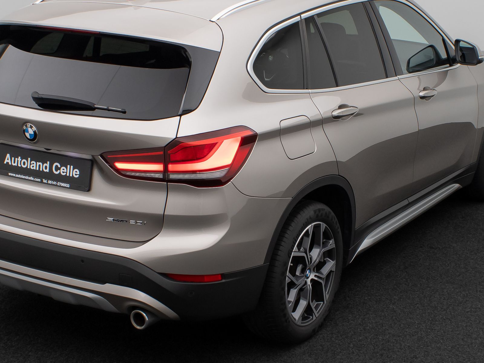 Fahrzeugabbildung BMW X1 sD20i xLine Kamera HUD DAB HiFi AHK Sport 18"