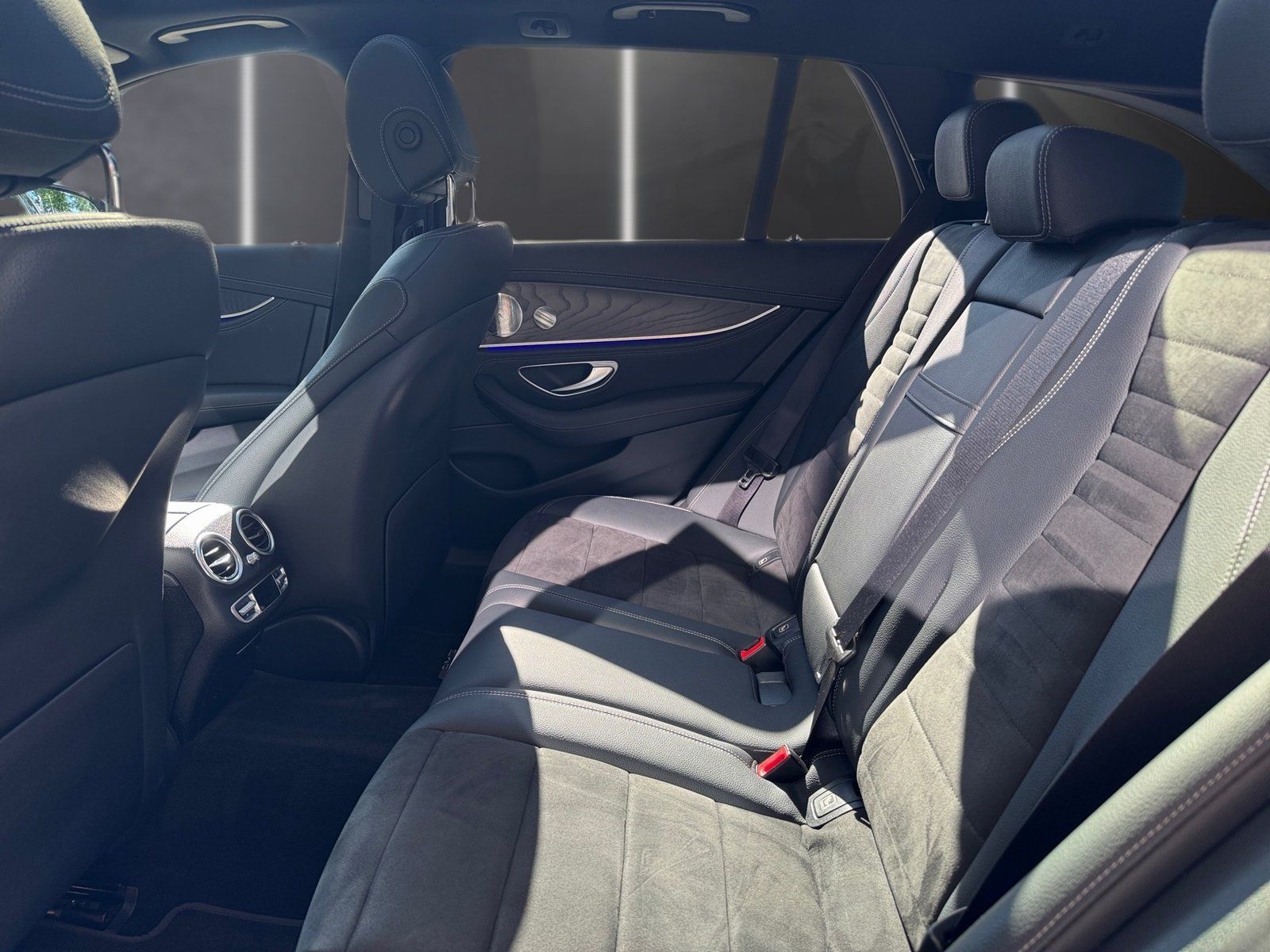 Fahrzeugabbildung Mercedes-Benz E 300 de 4M T AMG*Distronic*HeadUp*360*Burmester
