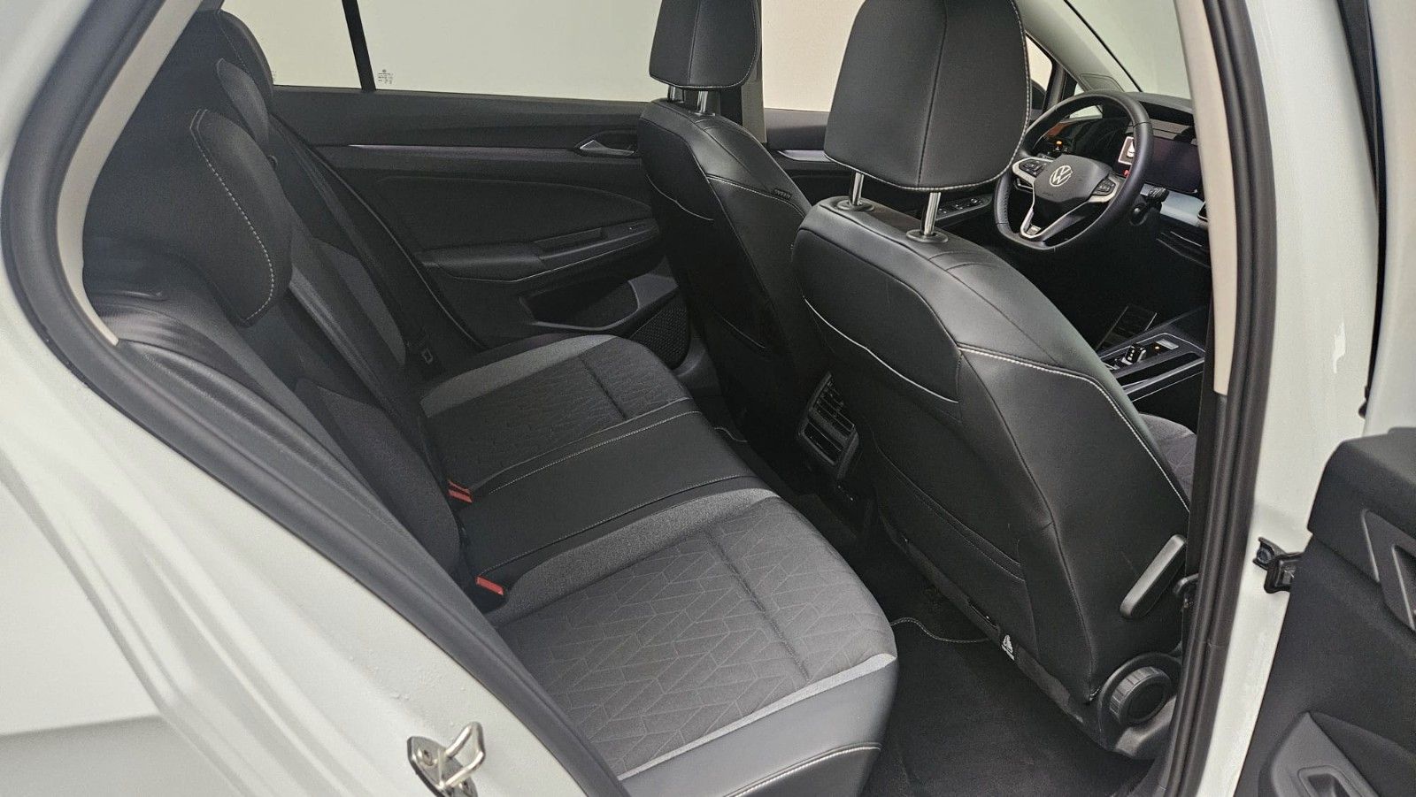 Volkswagen Golf VIII Lim 1.5 eTSI Goal DSG Navi DiscoverPRO foto 14