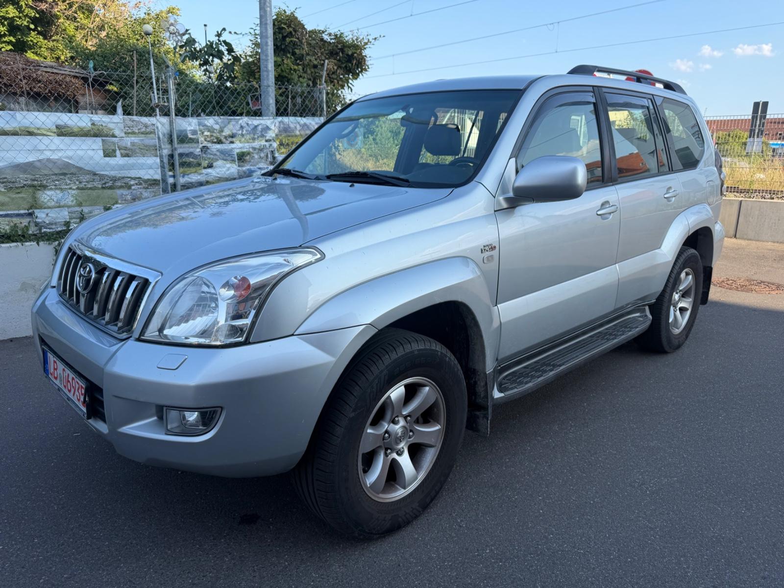 Toyota Land Cruiser 3.0 D-4D 166ch - 1 ère main - Carnet entretien - Ecran tactile - Pneus toutes saisons - Régulateur