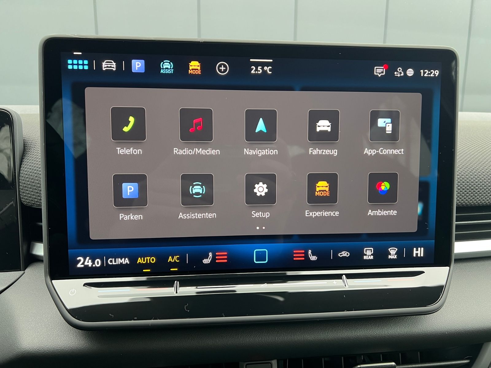 Fahrzeugabbildung Volkswagen T-Roc R-Line 1.5 eTSI DSG *Neues Modell, AHK, Bl