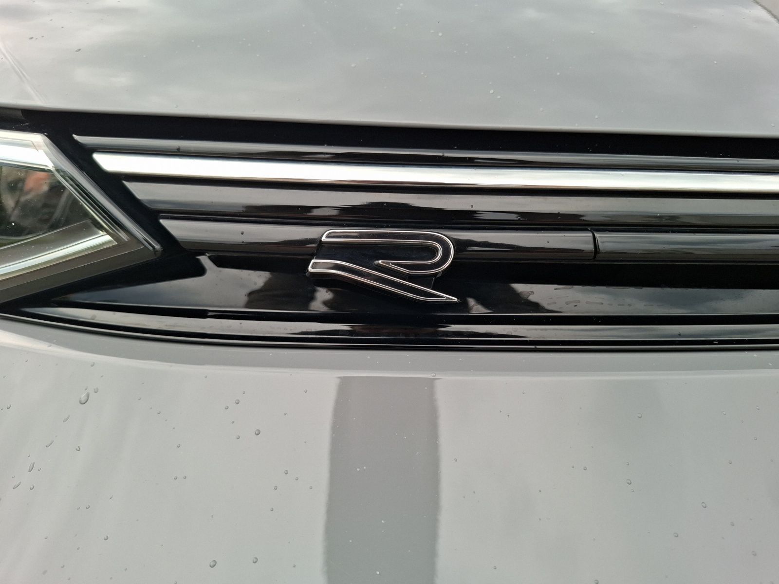Fahrzeugabbildung Volkswagen Golf VIII Variant eTSI R-Line DSG Standhzg. LED