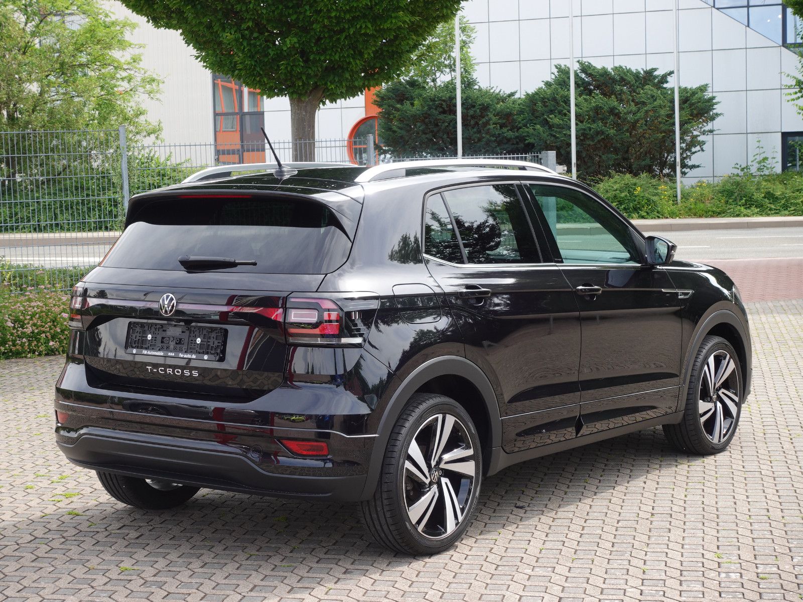 Fahrzeugabbildung Volkswagen T-Cross 1.5 TSI DSG Style R-Line RFK Assist AppC