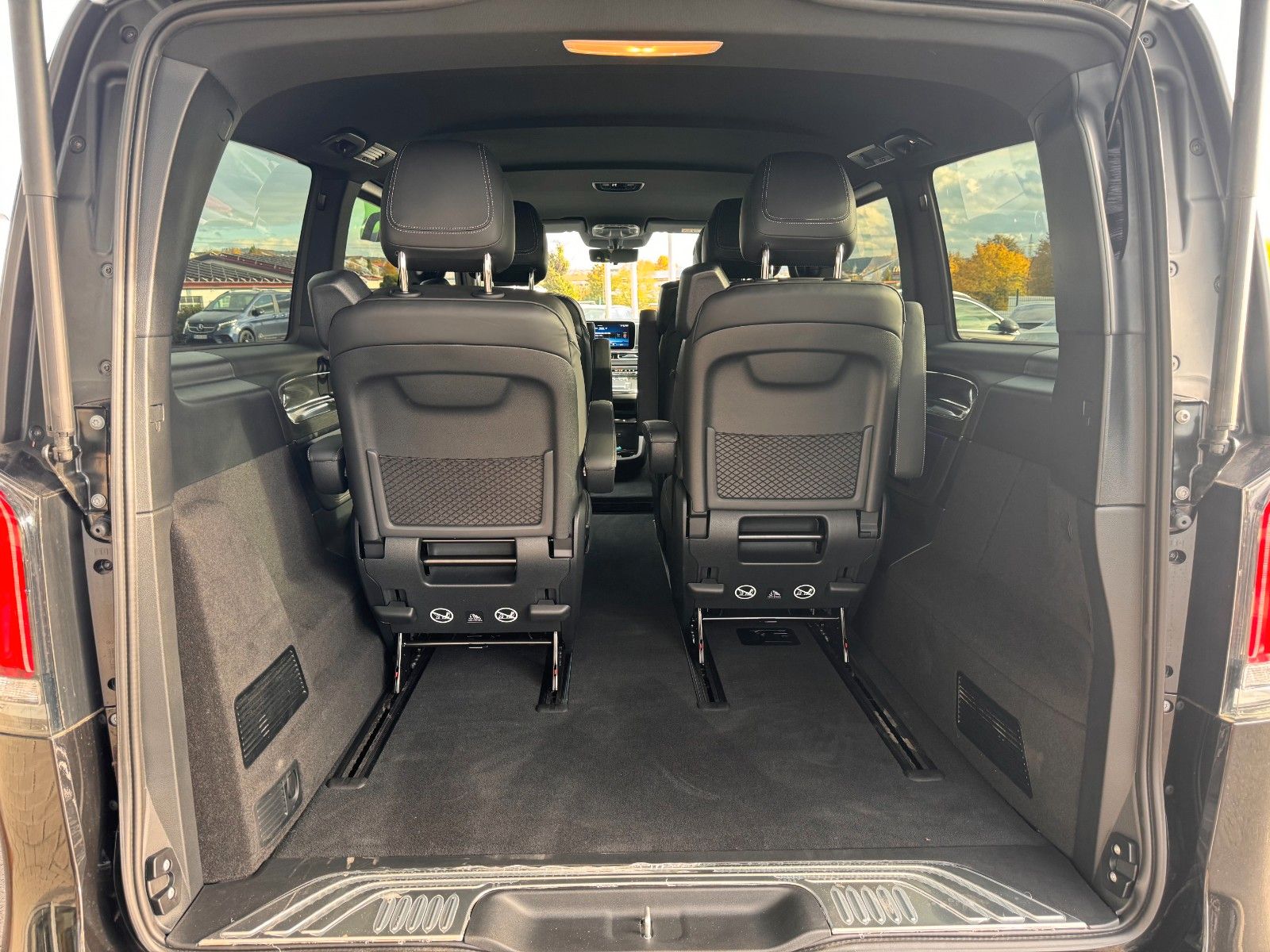 Fahrzeugabbildung Mercedes-Benz V 300 d EXCLUSIVE AIRMATIC AHK2,5 Standheiz