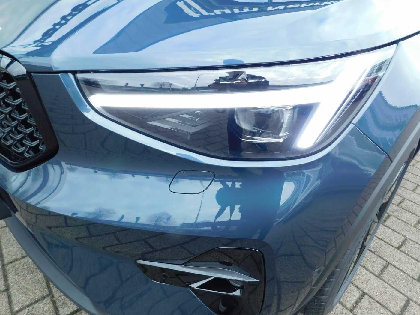 Fahrzeugabbildung Volvo XC40 B4 Plus Black Edition