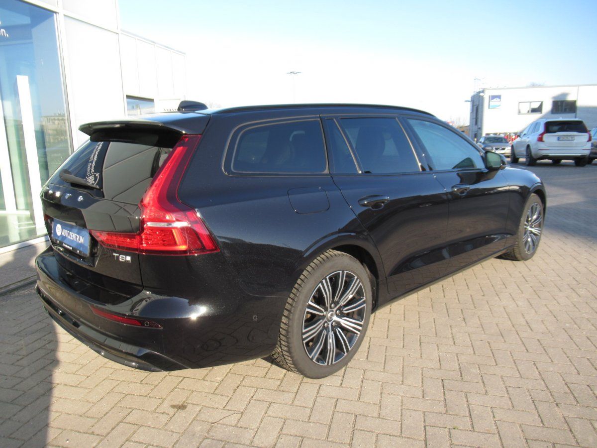 Volvo V60 T8 Recharge AWD Ultra Dark Automatik foto 4