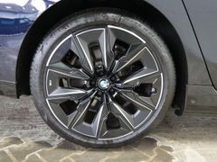 Fahrzeugabbildung BMW i7 M70 xDrive EXECUTiVE THEATRE B&W DIAMOND SKY